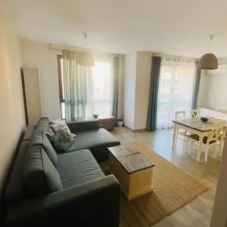 Sea Garden Apartment, Excellent Location With Free Parking Daire *