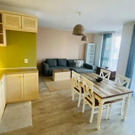 Sea Garden Apartment, Excellent Location With Free Parking *