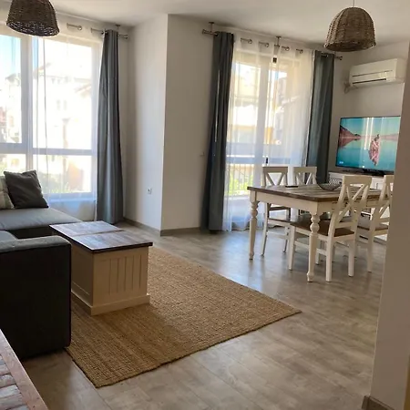 Sea Garden Apartment, Excellent Location With Free Parking Daire Burgaz