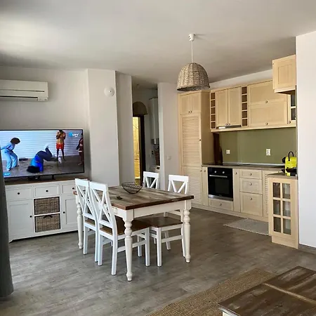 Sea Garden Apartment, Excellent Location With Free Parking Daire Burgaz