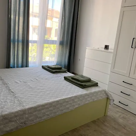 Daire Sea Garden Apartment, Excellent Location With Free Parking